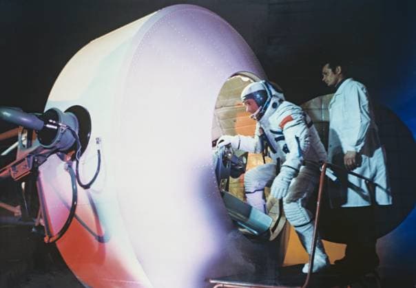 Archivbilder der Woche KW22 Yuri Gagarin Cosmonaut Training Center 8932967 15.06.1975 Cosmonauts during a training session in a Soyuz spacecraft simulator at the Yuri Gagarin Cosmonaut Training Center. Sputnik Star City Moscow region Russia  Copyright: xx