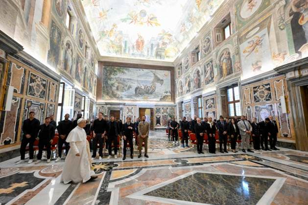 ITALY - REL - POPE LEO XIV MEETING WITH FC NAPLES PLAYERS AND MANAGEMENT AFTER THE TEAM WON THE SERIE A CHAMPIONSHIP IN VATICAN - 2025 05 27 Italy, Rome, Vatican 2025 5 27 Pope Leo XIV meeting with FC Naples players and management after the team won the Serie A championship, in Vatican EDITORIAL USE ONLY - NO BOOKS Copyright: xVATICANxMEDIA CPPx