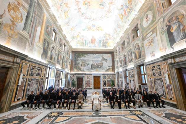 ITALY - REL - POPE LEO XIV MEETING WITH FC NAPLES PLAYERS AND MANAGEMENT AFTER THE TEAM WON THE SERIE A CHAMPIONSHIP IN VATICAN - 2025 05 27 Italy, Rome, Vatican 2025 5 27 Pope Leo XIV meeting with FC Naples players and management after the team won the Serie A championship, in Vatican EDITORIAL USE ONLY - NO BOOKS Copyright: xVATICANxMEDIA CPPx