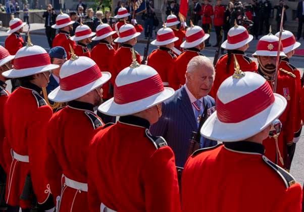 May 27, 2025, Ottawa, On, CANADA: King Charles inspects the guard of honour as he arrives in front of the Senate building in Ottawa on Tuesday, May 27, 2025. Ottawa CANADA  - ZUMAc35_ 20250527_zaf_c35_011 Copyright: xChristinnexMuschix