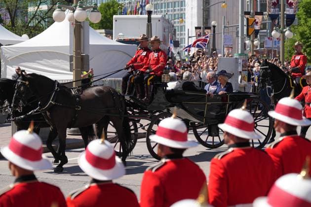 May 27, 2025, Ottawa, On, CANADA: King Charles and Queen Camilla travel in CanadaöÄÃ s State Landau, escorted by horses of the Royal Canadian Mounted Police Musical Ride in Ottawa during a royal visit on Tuesday, May 27, 2025. Ottawa CANADA  - ZUMAc35_ 20250527_zaf_c35_012 Copyright: xChristinnexMuschix