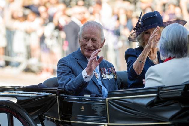 May 27, 2025, Ottawa, On, Canada: King Charles and Queen Camilla travel by CanadaöÄÃ s State Landau towards the Senate of Canada building in Ottawa on Tuesday, May 27, 2025. Ottawa Canada  - ZUMAc35_ 20250527_zaf_c35_026 Copyright: xSpencerxColbyx