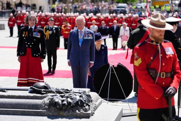 May 27, 2025, Ottawa, On, CAN: King Charles looks on after placing a wreath at the Tomb of the Unknown Soldier at the National War Memorial in Ottawa on Tuesday, May 27, 2025. Ottawa CAN  - ZUMAc35_ 20250527_zaf_c35_223 Copyright: xJustinxTangx