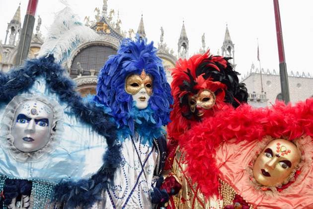Couple of people dressed up for the Venice Carnival Couple of people dressed up for the Venice Carnival. Model Released CarlosMSubirats_ID26315_759099_008 Copyright: xCarlosxMxSubiratsx RECORD DATE NOT STATED