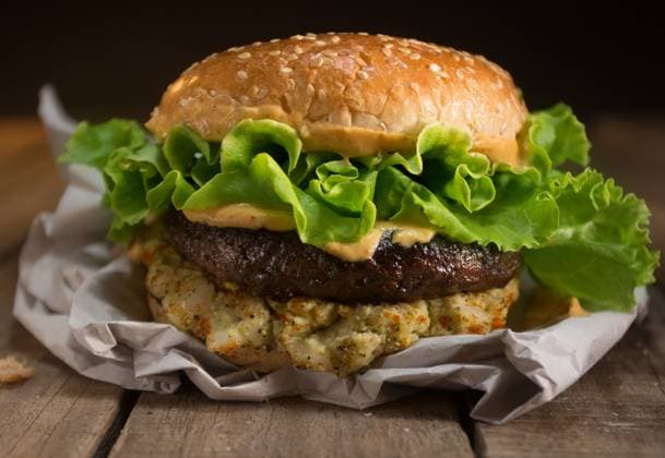 rustic hamburger with cheese and lettuce Model Released DondykRiga_ID27586_792152_001 Copyright: xDondykxRigax