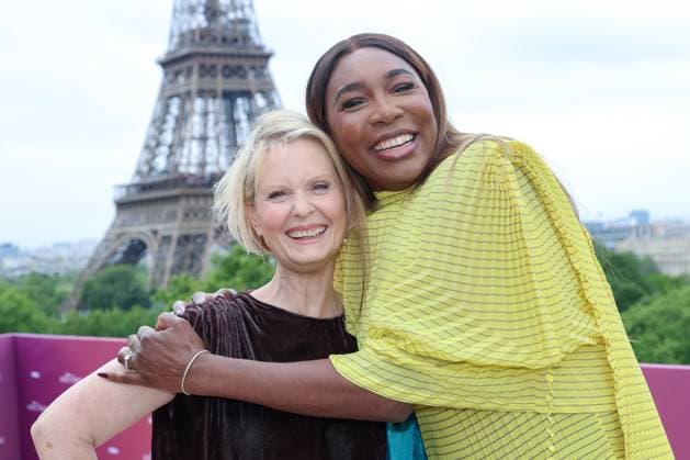 Entertainment Themen der Woche KW22 Bilder des Jahres 2025, Entertainment 05 Mai Entertainment Bilder des Tages And just like thatÖ premiere in front of the Eiffel Tower Avant premiere de Lilo Stitch devant la tour Eiffel Cynthia Nixon et Venus Williams 445258 2000 01 01 Paris France  Copyright: xSebastienxFremontx xStarfacex STAR_445258_095