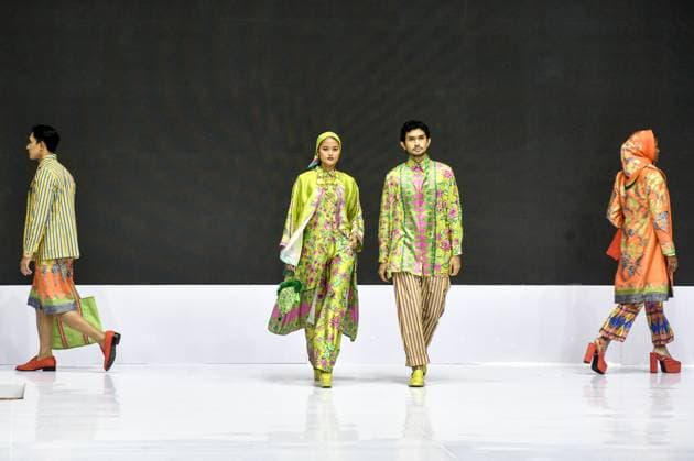 (250528) -- JAKARTA, May 28, 2025 -- Models present creations at the Indonesia Fashion Week 2025 at Jakarta Convention Center in Jakarta, Indonesia, May 28, 2025. ) INDONESIA-JAKARTA-INDONESIA FASHION WEEK 2025 AgungxKuncahyaxB. 