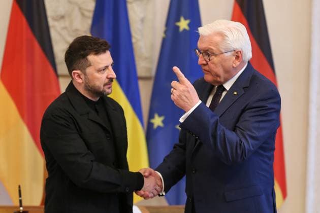 News Themen der Woche KW22 News Bilder des Tages Berlin, Deutschland, 28.05.2025: Schloss Bellevue: Besuch des ukrainischen Präsidenten: Wolodymyr Selenskyj und der deutsche Bundespräsident Frank-Walter Steinmeier *** Berlin, Germany, 28 05 2025 Schloss Bellevue Visit by the Ukrainian President Volodymyr Selenskyj and the German Federal President Frank Walter Steinmeier Copyright: xdtsxNachrichtenagenturx dts_68960