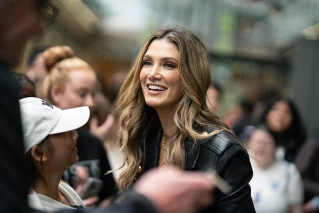 Entertainment Themen der Woche KW22 Entertainment Bilder des Tages Delta Goodrem Performs At St Pancras International Station - London Delta Goodrem performs on the Sir Elton John piano at St Pancras International Station on May 28, 2025 in London, UK. Photo by Lounisphotography ABACAPRESS.COM London United Kingdom  Copyright: xLounisPhotography ABACAx
