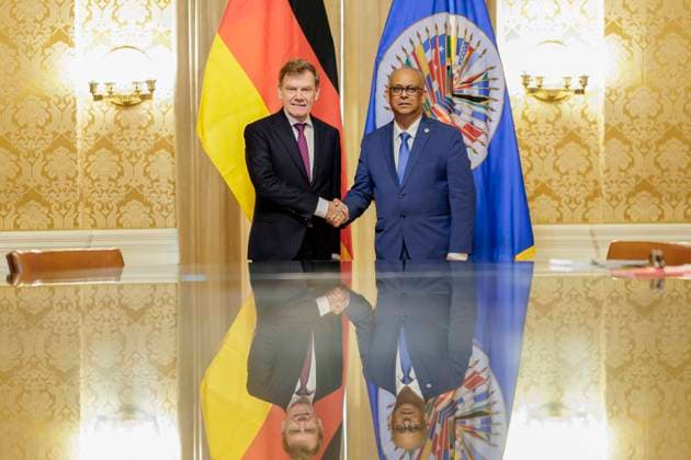 News Themen der Woche KW22 News Bilder des Tages Johann Wadephul (CDU), Bundesaussenminister, trifft den Generalsekretaer der Organisation Amerikanischer Staaten, Albert R. Ramdin. Washington, 28.05.2025. Fotografiert im Auftrag des Auswaertigen Amtes Washington United States *** Johann Wadephul CDU , Federal Foreign Minister, meets the Secretary General of the Organization of American States, Albert R Ramdin Washington, 28 05 2025 Photographed on behalf of the Federal Foreign Office Washington United States Copyright: xThomasxTrutschel AAx