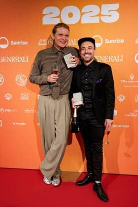 Zurich, Switzerland, May 28th 2025: Dabu Fantastic pose with their trophy after winning Best Live Act during the Swiss Music Awards 2025 at Hallenstadion in Zurich, Switzerland. (Daniela Porcelli SPP) Copyright: xDanielaxPorcellix xSPPx spp-en-DaPoSp-20250528-DP105773