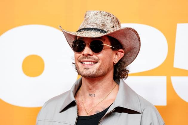 Zurich, Switzerland, May 28th 2025: Portrait (headshot close up) of Swiss musician Loco Escrito (Nicolas Herzig) on the red carpet during the Swiss Music Awards 2025 at Hallenstadion in Zurich, Switzerland. (Daniela Porcelli SPP) Copyright: xDanielaxPorcellix xSPPx spp-en-DaPoSp-20250528-DP204196