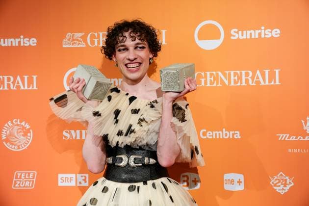 Zurich, Switzerland, May 28th 2025: Musician Nemo poses with two trophies after winning during the Swiss Music Awards 2025 at Hallenstadion in Zurich, Switzerland. (Daniela Porcelli SPP) Copyright: xDanielaxPorcellix xSPPx spp-en-DaPoSp-20250528-DP106355