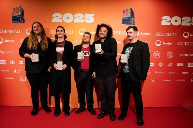 Zurich, Switzerland, May 28th 2025: Group Zeal & Ardor pose with their trophy for Artist Award during the Swiss Music Awards 2025 at Hallenstadion in Zurich, Switzerland. (Daniela Porcelli SPP) Copyright: xDanielaxPorcellix xSPPx spp-en-DaPoSp-20250528-DP105924