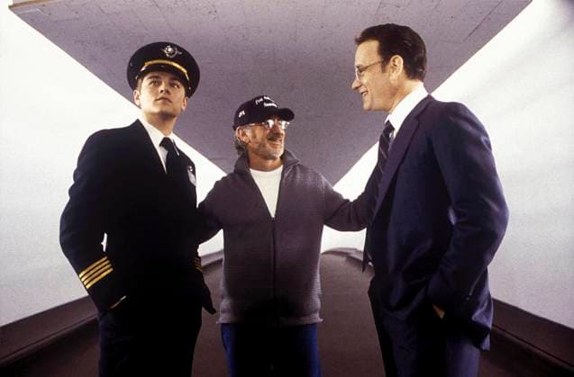 Catch Me If You Can - filmstill STEVEN SPIELBERG, LEONARDO DICAPRIO & TOM HANKS on the set of Catch Me If You Can Ref: FBAW EDITORIAL USE ONLY Copyright: xSuppliedxbyxCapitalxPicturesx