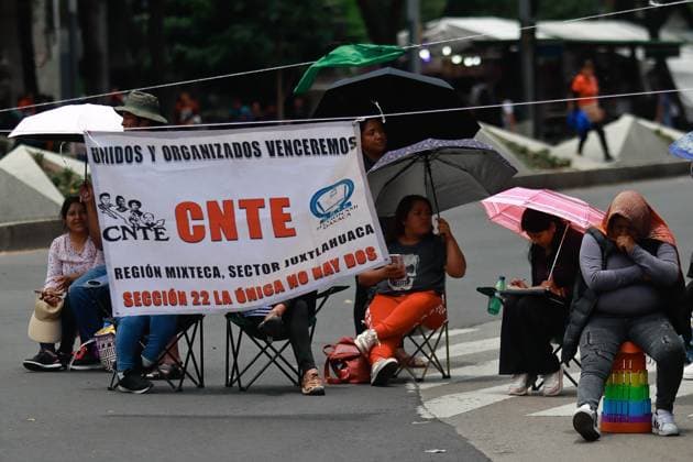 National Coordination of Education Workers Demonstration Teachers belonging to the National Coordination of Education Workers (CNTE) blocking circuito interior Avenue awaiting a resolution to the dialogue they are holding at the Ministry of the Interior. on May 28, 2025 in Mexico City, Mexico. Mexico City CDMX Mexico Copyright: xCarlosxSantiagox