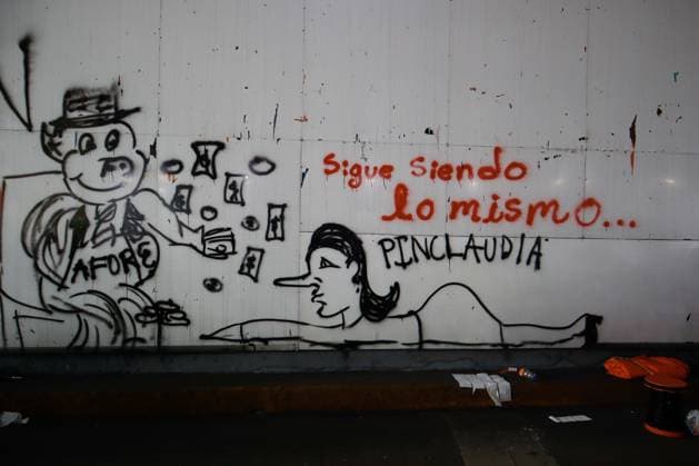 National Coordination of Education Workers Demonstration Graffiti of Mexican President Claudia Sheinbaum is seen during a protest of Teachers of the National Coordination of Education Workers (CNTE) blocking circuito interior Avenue awaiting a resolution to the dialogue they are holding at the Ministry of the Interior. on May 28, 2025 in Mexico City, Mexico. Mexico City CDMX Mexico Copyright: xCarlosxSantiagox