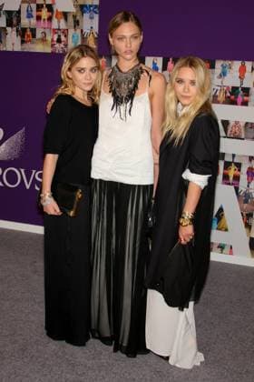 2010 CFDA Fashion Awards at Alice Tully Hall - Lincoln Center ASHLEY OLSEN, SASHA PIVOVAROVA & MARY-KATE OLSEN The 2010 CFDA Fashion Awards at Alice Tully Hall - Lincoln Center, New York, NY, USA. June 7th, 2010 full length blue black white grey gray silver skirt dress twins sisters family necklace CAP LNC TOM TOM LNC New York NY united States Copyright: xLNC CapitalxPicturesx