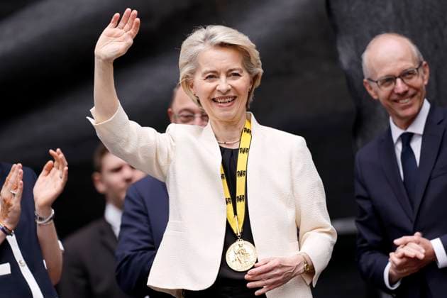 News Themen der Woche KW22 Bilder des Jahres 2025, News 05 Mai News Bilder des Tages Politikerin Ursula von der Leyen (CDU), Präsidentin der EU-Kommission, bei ihrer Auszeichnung mit dem Internationalen Karlspreises zu Aachen 2025. Aachen, 29.05.2025 NRW Deutschland *** Politician Ursula von der Leyen CDU , President of the EU Commission, at her award ceremony for the International Charlemagne Prize of Aachen 2025 Aachen, 29 05 2025 NRW Germany Copyright: xChristophxHardtx