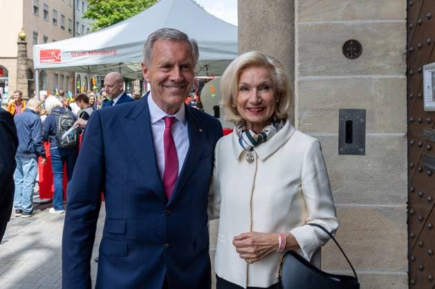 Entertainment Themen der Woche KW22 Entertainment Bilder des Tages Empfang zum Deutschen Chorfest 2025 im Alten Rathaus Nürnberg, Nürnberg, 29.05.2025 Bundespräsident a.D. Christian Wulff, Präsident des Deutschen Chorverbands. und 2. Bürgermeisterin der Stadt Nürnberg Prof. Dr. Julia Lehner Nürnberg Bayern Deutschland *** Reception for the German Choir Festival 2025 in the Old Town Hall Nuremberg, Nuremberg, 29 05 2025 Federal President a D Christian Wulff, President of the German Choir Association and 2nd Mayor of the City of Nuremberg Prof Dr Julia Lehner Nuremberg Bavaria Germany 20250529-6V2A9758-M4000