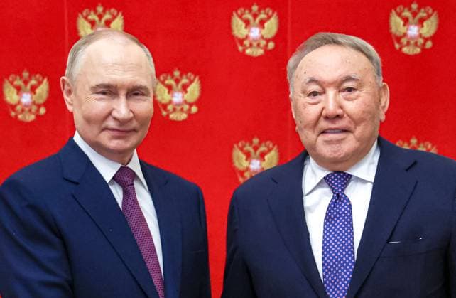 News Themen der Woche KW22 Russia Putin Former Kazakh President 8934849 29.05.2025 Russian President Vladimir Putin and former Kazakh President Nursultan Nazarbayev pose for photos before a meeting at the Kremlin in Moscow, Russia. Vyacheslav Prokofyev Sputnik Moscow Russia  Copyright: xVyacheslavxProkofyevx