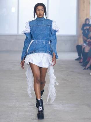 (250530) -- TORONTO, May 30, 2025 -- A model presents a creation at the 2025 Fashion Art Toronto s Fashion Week Spring Summer in Toronto, Canada, on May 29, 2025. Featuring collections from over 40 Canadian designers, the annual fashion show kicked off here on Thursday. (Photo by Xinhua) CANADA-TORONTO-FASHION ART SHOW ZouxZheng 