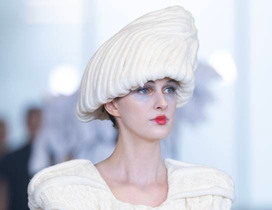 (250530) -- TORONTO, May 30, 2025 -- A model presents a creation at the 2025 Fashion Art Toronto s Fashion Week Spring Summer in Toronto, Canada, on May 29, 2025. Featuring collections from over 40 Canadian designers, the annual fashion show kicked off here on Thursday. (Photo by Xinhua) CANADA-TORONTO-FASHION ART SHOW ZouxZheng 