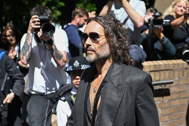Entertainment Themen der Woche KW22 Entertainment Bilder des Tages Russel Brand appears at court in London on rape and assault charges LONDON, UNITED KINGDOM - MAY 30: Actor-comedian Russell Brand arrives Southwark Crown Court for a hearing on charges of rape, indecent assault, and two counts of sexual assault involving four women in London, United Kingdom on May 30, 2025. The alleged offenses occurred between 1999 and 2005 in Bournemouth and Westminster. Rasid Necati Aslim Anadolu London United Kingdom. Editorial use only. Please get in touch for any other usage.  Copyright: x2025xAnadoluxRasidxNecatixAslimx