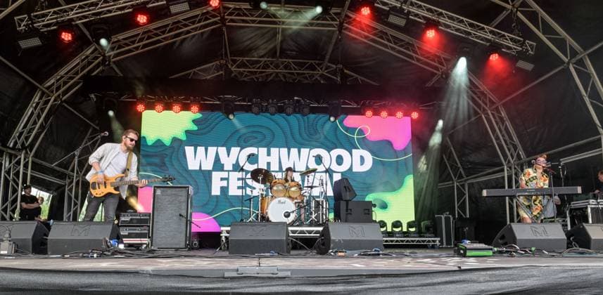 Wychwood Music Festival 2025 Friday Sophie and the Sticks perform at Wychwood Music Festival 2025 Friday, Credit:Jules Annan Avalon  Copyright: xJulesxAnnanx xAvalonx 1005310731