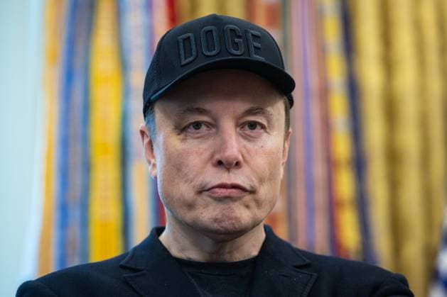 News Themen der Woche KW22 News Bilder des Tages Elon Musk looks on during a press conference with President Donald Trump in the Oval Office at the White House in Washington, DC on Friday, May 30, 2025. Phoot by Francis Chung  WAX20250530115 FrancisxChung