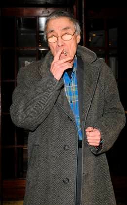 The Sunday Lunch With Robin Gibb BURT KWOUK The Sunday Lunch With Robin Gibb, Grosvenor House Hotel, London, England, March 30th 2008. half length smoking cigarette CAP CAN Can Nguyen London Great Britain Copyright: xCanxNguyen CapitalxPicturesx