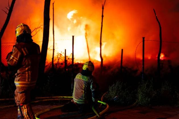 News Themen der Woche KW22 News Bilder des Tages 01.06.2025,Berlin,GER, - Am Abend kam es in Berlin-Marzahn zu einem Großbrand in einem Gewerbegebiet. . *** 01 06 2025,Berlin,GER, In the evening there was a major fire in an industrial estate in Berlin Marzahn