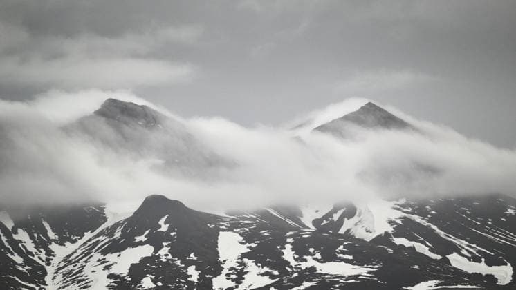 Creative Highlights World Low clouds hiding mountain peaks in a cloudy day Reykjavík, Reykjavíkurborg, Iceland CR_OSBJ250528-1722548-01