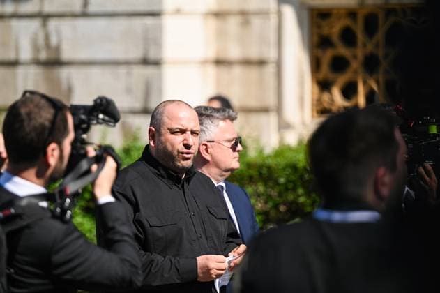 News Themen der Woche KW23 News Bilder des Tages (250602) -- ISTANBUL, June 2, 2025 -- Ukrainian Defense Minister Rustem Umerov (C) speaks to the press in Istanbul, T¨¹rkiye, June 2, 2025. The latest round of peace talks between Ukraine and Russia, held in Istanbul on Monday under Turkish mediation, concluded with what officials described as some positive developments, particularly on humanitarian matters. Following the talks, Ukrainian Defense Minister Rustem Umerov, who led the Ukrainian delegation, stated at a press conference that the two sides had reached concrete humanitarian outcomes in the talks. Umerov said during the talks Ukraine presented its agenda to Russia, proposing a 30-day unconditional ceasefire, alongside the release of prisoners and the return of young soldiers 