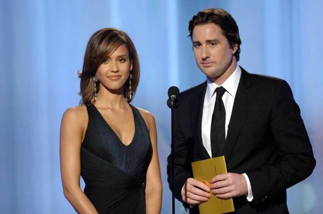 63rd Annual Golden Globe Awards JESSICA ALBA & LUKE WILSON 63rd Annual Golden Globe Awards held at the Beverly Hills Hilton, Beverly Hills, California, USA. January 16th, 2006 Ref: AW globes half length microphone Supplied By Beverly Hills CA United States Copyright: xSuppliedxByxCapitalxPicturesx