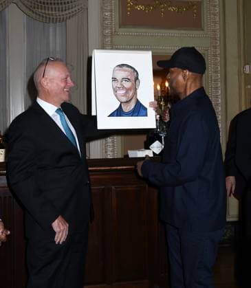June 2, 2025, New York, Ny, United States: Denzel Washington joins the legendary wall of caricatures at Sardi s. Denzel Washington will gather with the company of Othello and friends at Sardi s in New York. June 2, 2025. New York United States - ZUMAp281 20250602_zea_p281_022 Copyright: xPhotoxImagexPressx