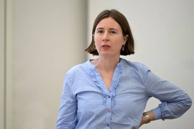 Potsdam Museum erhält historisches Damenporträt Dr. Constanze Köster von der Museumsförderung der Fielmann Group AG, spricht am 03.06.2025 während einer Schenkung an das Potsdam Museum in Potsdam. Überreicht wurde ein Bildnis der Anna Luise von Zollikofer geb. Habeck (1765–1819) aus Potsdam, die Gemahlin des preußischen Generalmajors Friedrich Heinrich Wilhelm von Zollikofer. Potsdam Brandenburg Deutschland