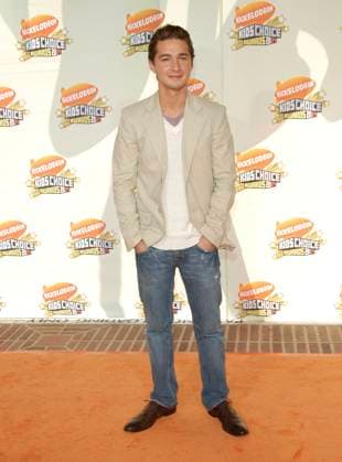 2007 Nickelodeon s Kids Chioce Awards SHIA LaBEOUF attends The 2007 Nickelodeon s Kids Choice Awards held at The Pauley Pavilion at UCLA in Westwood, California, USA, March 31st 2007. full length jeans cream beige jacket CAP DVS Debbie VanStory Los Angeles California United States Copyright: xDebbiexVanStory CapitalxPicturesx