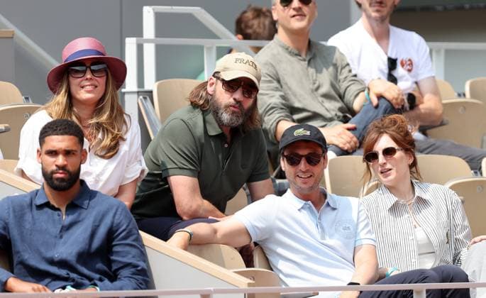 Celebs in the stands during the 2025 French Open Tennis Championships at Roland Garros Ruben Loftus Cheek, Fred Testot, his partner, Alison Wheeler and her partner Jeremie Elkaïm in the stands during the 2025 French Open Tennis Championships at Roland Garros, in Paris, France, on June 3, 2025 Jacovides Moreau Bestimage Celebs in the stands during the 2025 French Open Tennis Championships at Roland Garros, in Paris, France, on June 3, 2025 Jacovides Moreau Bestimage Paris France Copyright: xJACOVIDES-MOREAUx xBESTIMAGExJACOVIDES-MOREAUx xBESTIMAGEx