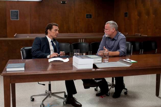 The Lincoln Lawyer - filmstill MATTHEW McCONAUGHEY & MICHAEL CONNELLY in The Lincoln Lawyer EDITORIAL USE ONLY Copyright: xCAP FBx