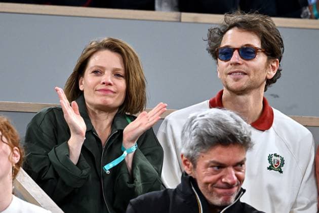 French Open - VIPs In The Stands - Day 11 Melanie Thierry and singer Raphael seen in the stands during French Open at Roland Garros on June 03, 2025 in Paris, France. Photo by ABACAPRESS.COM Paris France  Copyright: xABACAx