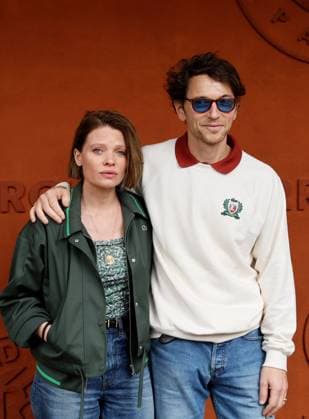 Celebrities in the village during the French Open Tennis Championships at Roland Garros 2025 Mélanie Thierry and her partner singer Raphaël in the village during the French Open Tennis Championships at Roland Garros 2025, in Paris, France, on June 4th, 2025 Jacovides Moreau Bestimage Celebrities in the village during the French Open Tennis Championships at Roland Garros 2025, in Paris, France, on June 4th, 2025 Paris France  Copyright: xJACOVIDES-MOREAUx xBESTIMAGExJACOVIDES-MOREAUx xBESTIMAGEx