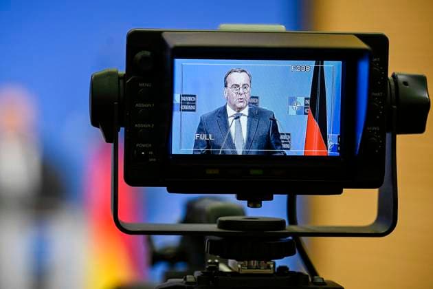 News Themen der Woche KW23 News Bilder des Tages June 4, 2025: Boris Pistorius, Minister of Defence of Germany address the media following the 28th Ukraine Defence Contact Group meeting at NATO headquarters in Brussels, Belgium, 04.06.2025. The ministers announced enhanced military aid for Ukraine, including the UK™s pledge to deliver 100,000 drones by April 2026. Notably, U.S. Defence Secretary Pete Hegseth was absent, marking the first time the U.S. did not participate in the meeting since its inception in 2022. The session was co-chaired by Germany and the UK. . - ZUMAw80_ 20250604_faf_w80_014 Copyright: xWiktorxDabkowskix
