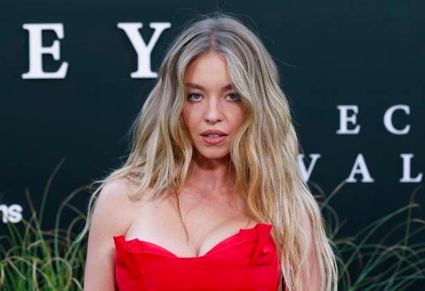 Sydney Sweeney arrives on the red carpet for the Echo Valley New York Premiere at AMC Lincoln Square 13 on June 04, 2025 in New York City.  NYP20250604204 JOHNxANGELILLO