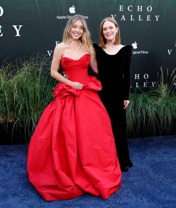 Sydney Sweeney and Julianne Moore arrive on the red carpet for the Echo Valley New York Premiere at AMC Lincoln Square 13 on June 04, 2025 in New York City.  NYP20250604215 JOHNxANGELILLO