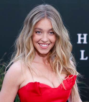 Sydney Sweeney arrives on the red carpet for the Echo Valley New York Premiere at AMC Lincoln Square 13 on June 04, 2025 in New York City.  NYP20250604220 JOHNxANGELILLO