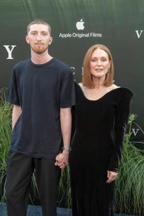 Echo Valley New York Premiere in New York, USA - 04 Jun 2025 (L-R) Caleb Freundlich and Julianne Moore attend the Echo Valley New York Premiere at AMC Lincoln Square. New York United States Copyright: xRonxAdarx xSOPAxImagesx _radar_echovalley_20250604_02039