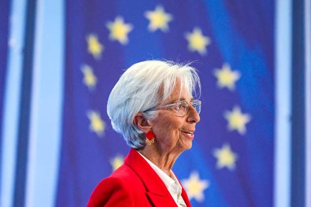 News Themen der Woche KW23 News Bilder des Tages Frankfurt EZB-Ratssitzung mit Zinsentscheidung Christine Lagarde, (Präsidentin, Europäischen Zentralbank) Spricht auf der Pressekonferenz der Bank nach der Ratssitzung. *** Frankfurt ECB Governing Council meeting with interest rate decision Christine Lagarde, President, European Central Bank Speaks at the Banks press conference after the Governing Council meeting Copyright: xEibner-Pressefoto FlorianxWiegandx EP_FWD