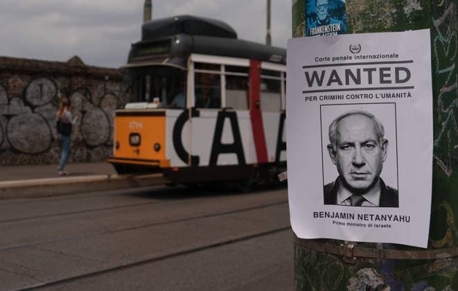 News Themen der Woche KW23 Milan, Sign with the words Wanted for crime against humanity Benjamin Netanyahu on the Alzaia Naviglio Grande  Copyright: xDuilioxPiaggesix xipa-agency.netx xDuilioxPiaggesix IPA_Agency_IPA58655005
