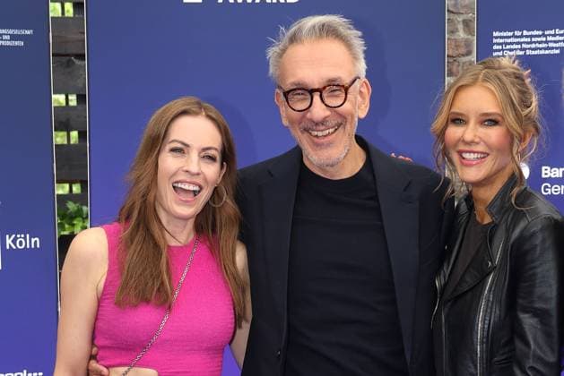 Jule Goelsdorf, Axel Kuehn und Laura Karasek bei der Verleihung von Der Deutsche Entertainment Award am 5.06.2025 im Harbour Club in Koeln Deutscher Entertainment Award 2025 in Koeln